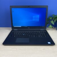 Dell Latitude 5590: Wydajny i bezpieczny laptop biznesowy Szukasz laptopa biznesowego, który łączy w sobie wysoką wydajność, bezpieczeństwo i komfort użytkowania? Dell Latitude 5590 to idealny wybór dla Ciebie. Ten notebook z procesorem Intel Core i5 8. generacji poradzi sobie z każdym zadaniem biznesowym, a jego wyświetlacz Full HD o przekątnej 15 cali zapewni Ci komfortową pracę.