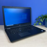 Dell Latitude 5590: Wydajny i bezpieczny laptop biznesowy Szukasz laptopa biznesowego, który łączy w sobie wysoką wydajność, bezpieczeństwo i komfort użytkowania? Dell Latitude 5590 to idealny wybór dla Ciebie. Ten notebook z procesorem Intel Core i5 8. generacji poradzi sobie z każdym zadaniem biznesowym, a jego wyświetlacz Full HD o przekątnej 15 cali zapewni Ci komfortową pracę.