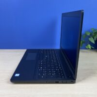 Dell Latitude 5590: Wydajny i bezpieczny laptop biznesowy Szukasz laptopa biznesowego, który łączy w sobie wysoką wydajność, bezpieczeństwo i komfort użytkowania? Dell Latitude 5590 to idealny wybór dla Ciebie. Ten notebook z procesorem Intel Core i5 8. generacji poradzi sobie z każdym zadaniem biznesowym, a jego wyświetlacz Full HD o przekątnej 15 cali zapewni Ci komfortową pracę.