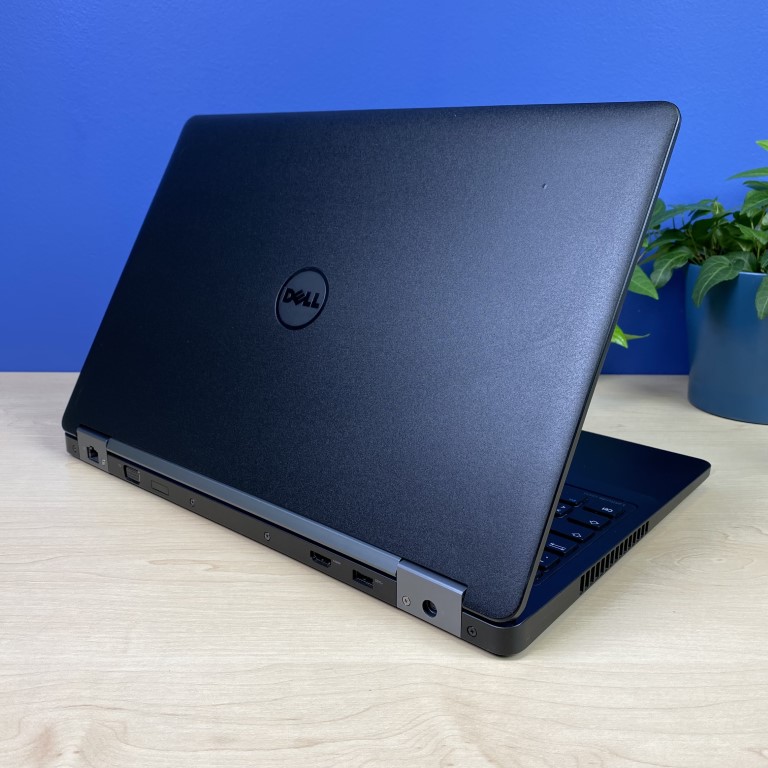 Dell Latitude 5570: Wydajny i bezpieczny laptop biznesowy Szukasz wydajnego i bezpiecznego laptopa do pracy? Dell Latitude 5570 to idealny wybór dla firm i organizacji, które potrzebują niezawodnych urządzeń dla swoich pracowników.