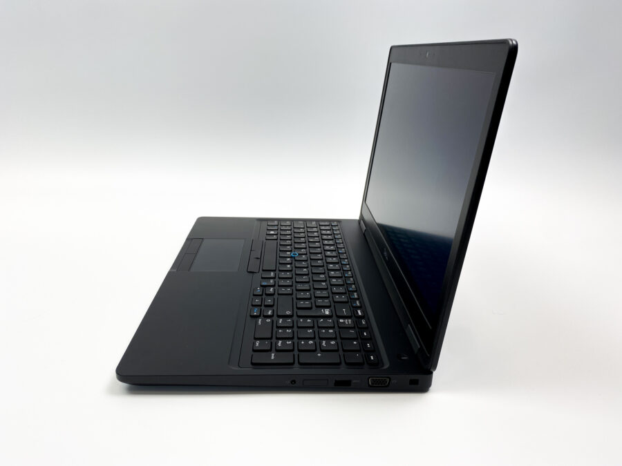 IMG_4666 Dell Precision 3530: Wydajność i mobilność dla profesjonalistów