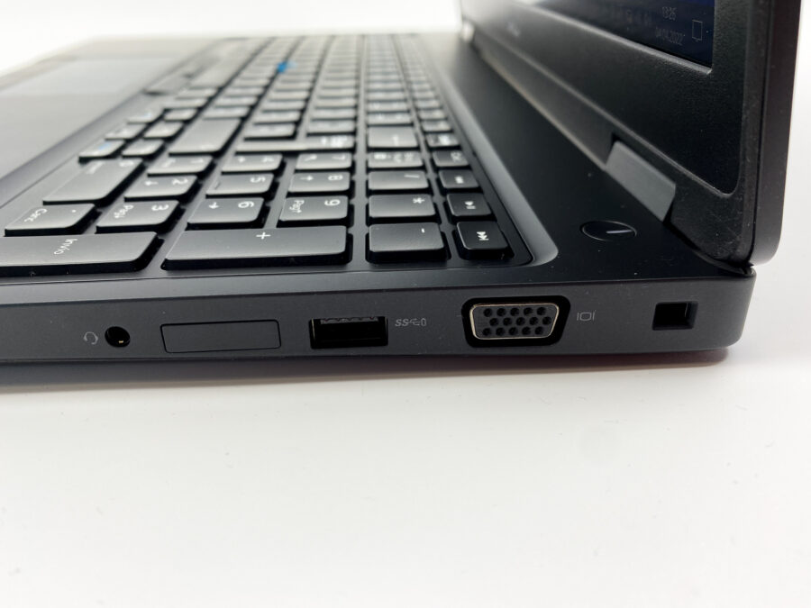 IMG_4667 Dell Precision 3530: Wydajność i mobilność dla profesjonalistów