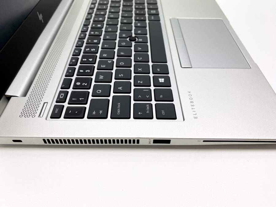 IMG_5028 HP EliteBook 840 G5 - Wydajność i bezpieczeństwo w podróży
