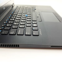 Dell Latitude e7470 - Wydajność i mobilność w biznesowym wydaniu Szukasz laptopa, który łączy w sobie wysoką wydajność, mobilność i bezpieczeństwo? Dell Latitude e7470 to idealny wybór dla profesjonalistów, którzy potrzebują niezawodnego urządzenia do pracy w biurze, w podróży i w domu.