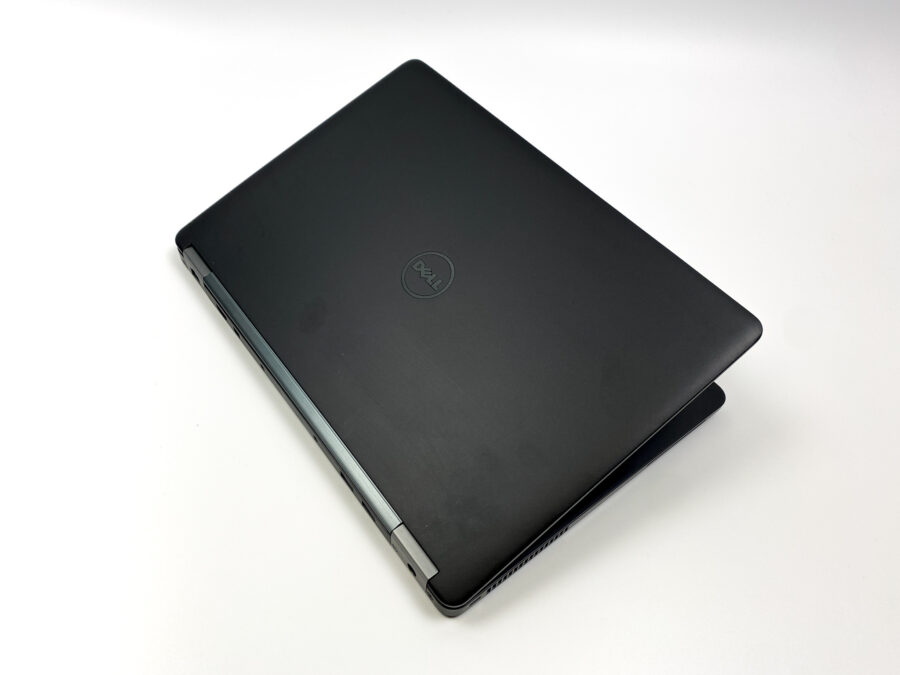 Dell Latitude e7470 - Wydajność i mobilność w biznesowym wydaniu Szukasz laptopa, który łączy w sobie wysoką wydajność, mobilność i bezpieczeństwo? Dell Latitude e7470 to idealny wybór dla profesjonalistów, którzy potrzebują niezawodnego urządzenia do pracy w biurze, w podróży i w domu.