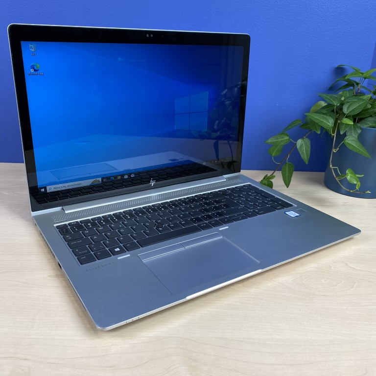 HP EliteBook 850 G5 - biznesowa elegancja i moc! Jeśli szukasz biznesowego laptopa, który łączy w sobie wydajność, mobilność, bezpieczeństwo, komfort użytkowania i elegancki design, to HP EliteBook 850 G5 jest idealnym wyborem dla Ciebie.