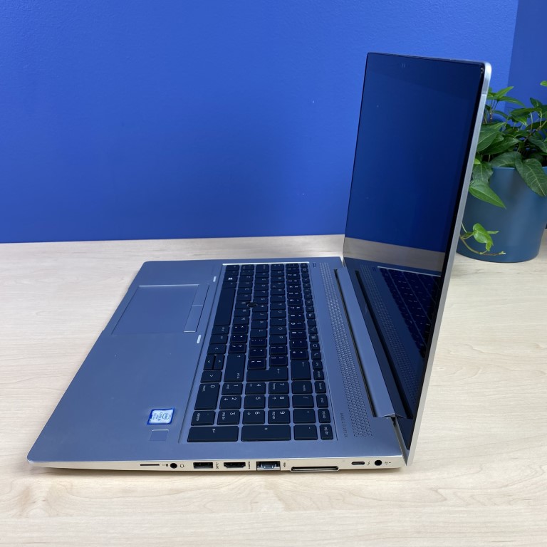 Jeśli szukasz biznesowego laptopa, który łączy w sobie wydajność, mobilność, bezpieczeństwo, komfort użytkowania i elegancki design, to HP EliteBook 850 G5 jest idealnym wyborem dla Ciebie.