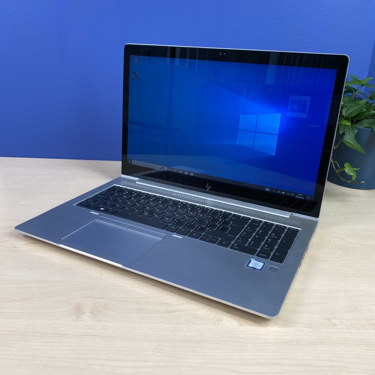 HP EliteBook 850 G5 - biznesowa elegancja i moc! Jeśli szukasz biznesowego laptopa, który łączy w sobie wydajność, mobilność, bezpieczeństwo, komfort użytkowania i elegancki design, to HP EliteBook 850 G5 jest idealnym wyborem dla Ciebie.