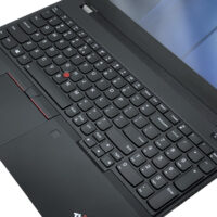 Lenovo ThinkPad T590 US (6) Lenovo ThinkPad T590 klawiatura z blokiem numerycznym i TrackPointem