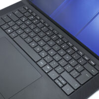 Dell XPS 15 9510 ergonomiczna klawiatura i duży szklany touchpad