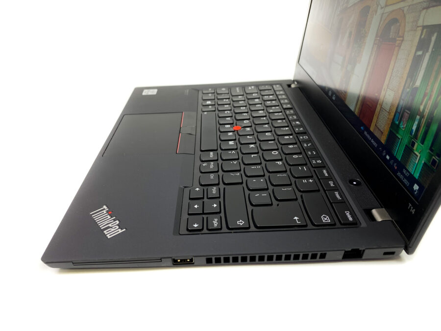 Lenovo ThinkPad T14: Wydajność i mobilność w jednym Szukasz laptopa, który łączy w sobie wydajność, mobilność i legendarny komfort ThinkPadów? Model ThinkPad T14 z procesorem Intel Core i5-10310U, 16 GB pamięci RAM, 512 GB dyskiem SSD i 14-calowym ekranem Full HD to idealny wybór dla osób, które potrzebują niezawodnego narzędzia do pracy i rozrywki.