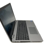 Szukasz niezawodnego laptopa do pracy i rozrywki? Postaw na Dell Latitude 5530 - model z procesorem Intel Core i5-1235U i 16 GB RAM, który zapewni Ci płynną pracę nawet z najbardziej wymagającymi programami. Pojemny dysk 512 GB pomieści wszystkie Twoje pliki, a karta graficzna Iris Xe poradzi sobie z multimediami.