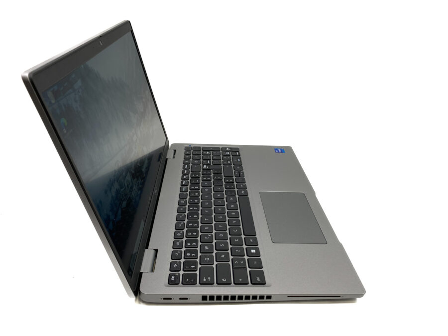 Szukasz niezawodnego laptopa do pracy i rozrywki? Postaw na Dell Latitude 5530 - model z procesorem Intel Core i5-1235U i 16 GB RAM, który zapewni Ci płynną pracę nawet z najbardziej wymagającymi programami. Pojemny dysk 512 GB pomieści wszystkie Twoje pliki, a karta graficzna Iris Xe poradzi sobie z multimediami.