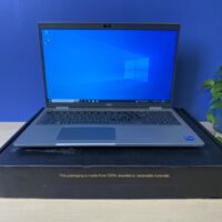 Szukasz niezawodnego laptopa do pracy i rozrywki? Postaw na Dell Latitude 5530 - model z procesorem Intel Core i5-1235U i 16 GB RAM, który zapewni Ci płynną pracę nawet z najbardziej wymagającymi programami. Pojemny dysk 512 GB pomieści wszystkie Twoje pliki, a karta graficzna Iris Xe poradzi sobie z multimediami.