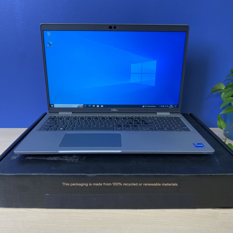 Dell Latitude 5530 Szukasz niezawodnego laptopa do pracy i rozrywki? Postaw na Dell Latitude 5530 - model z procesorem Intel Core i5-1235U i 16 GB RAM, który zapewni Ci płynną pracę nawet z najbardziej wymagającymi programami. Pojemny dysk 512 GB pomieści wszystkie Twoje pliki, a karta graficzna Iris Xe poradzi sobie z multimediami.