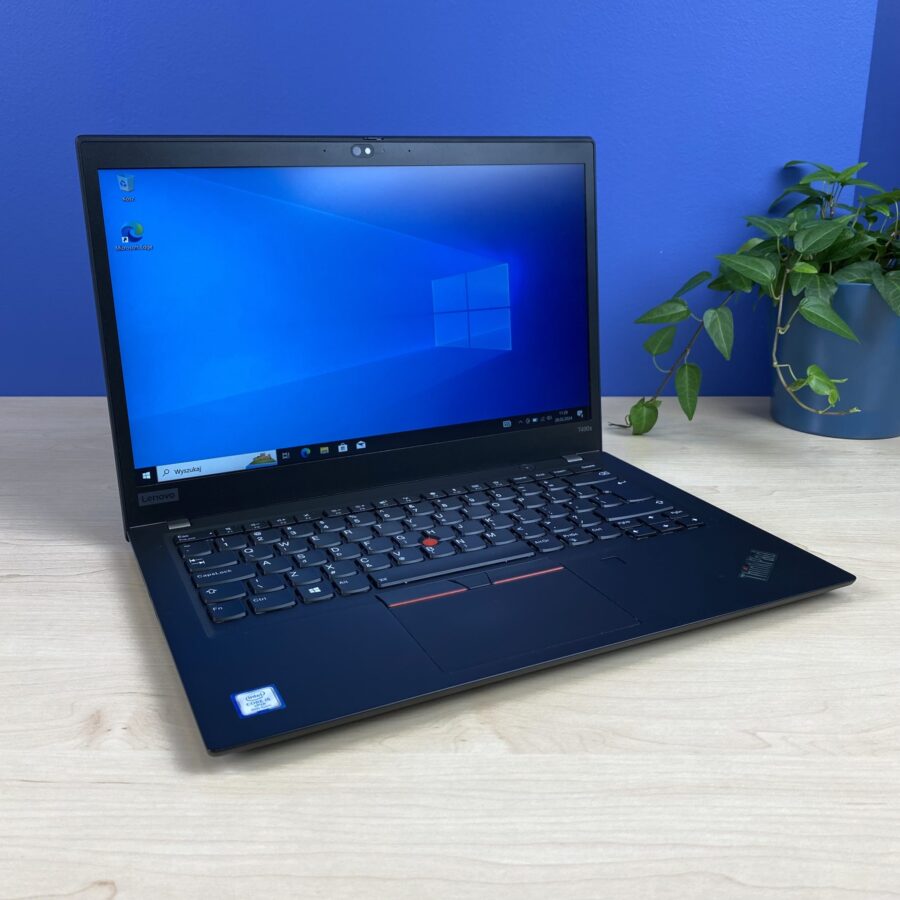 ThinkPad T490s - Twój biznesowy kompan w podróży! Odkryj smukły i lekki laptop ThinkPad T490s, stworzony dla mobilnych profesjonalistów.