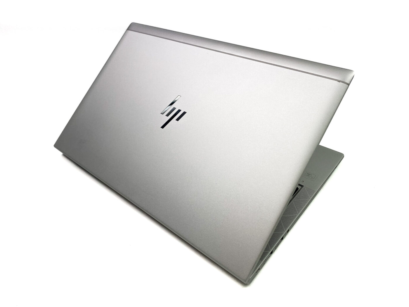 HP EliteBook 840 G8 - Twój mobilny sekret sukcesu! Odkryj smukły i lekki laptop HP EliteBook 840 G8, zaprojektowany dla mobilnych profesjonalistów.