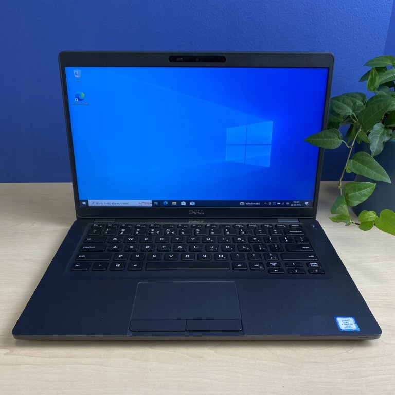 Dell Latitude 5400 - Wydajność i mobilność dla biznesu Szukasz laptopa, który zapewni Ci wydajność i mobilność niezbędną w codziennej pracy? Dell Latitude 5400 to idealny wybór dla profesjonalistów, którzy potrzebują niezawodnego urządzenia do pracy w biurze, w podróży i w domu.