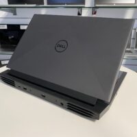 Dell G15 5520 - Moc i wydajność w kompaktowej obudowie Szukasz laptopa, który poradzi sobie z każdym wyzwaniem? Dell G15 5520 to idealny wybór dla graczy, studentów i kreatywnych profesjonalistów, którzy potrzebują mocnego i wydajnego urządzenia.