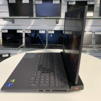 Dell G15 5520 - Moc i wydajność w kompaktowej obudowie Szukasz laptopa, który poradzi sobie z każdym wyzwaniem? Dell G15 5520 to idealny wybór dla graczy, studentów i kreatywnych profesjonalistów, którzy potrzebują mocnego i wydajnego urządzenia.