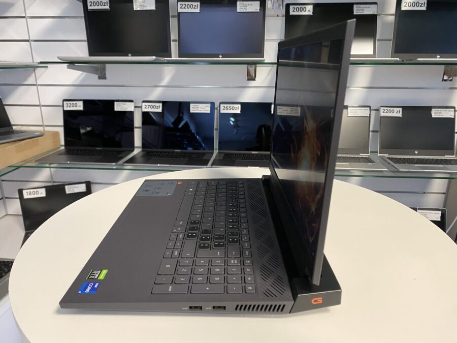 Dell G15 5520 - Moc i wydajność w kompaktowej obudowie Szukasz laptopa, który poradzi sobie z każdym wyzwaniem? Dell G15 5520 to idealny wybór dla graczy, studentów i kreatywnych profesjonalistów, którzy potrzebują mocnego i wydajnego urządzenia.