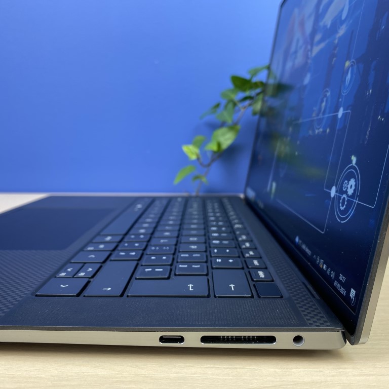 Dell Precision 5560 - Wydajność i precyzja dla wymagających Szukasz laptopa, który poradzi sobie z każdym zadaniem? Dell Precision 5560 to potężna mobilna stacja robocza, stworzona z myślą o profesjonalistach, którzy potrzebują najwyższej wydajności i precyzji.