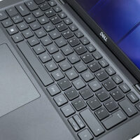 Dell Latitude 7430 – panel roboczy i ergonomiczna klawiatura Klawiatura wyspowa Dell Latitude 7430 i precyzyjny szklany touchpad widok z góry