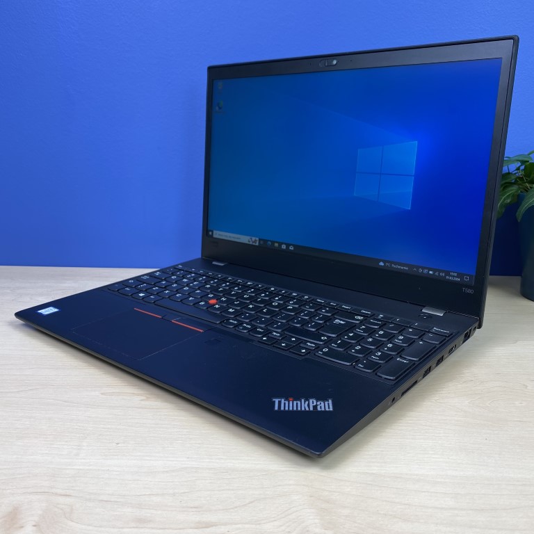 Lenovo ThinkPad T580 Lenovo ThinkPad T580: Idealny dla profesjonalistów w podróży Szukasz laptopa, który łączy w sobie wydajność, niezawodność i komfort użytkowania? Lenovo ThinkPad T580 to idealny wybór dla profesjonalistów, którzy potrzebują niezawodnego urządzenia do pracy w podróży.