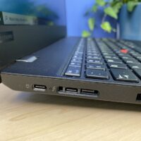 Lenovo ThinkPad T580: Idealny dla profesjonalistów w podróży Szukasz laptopa, który łączy w sobie wydajność, niezawodność i komfort użytkowania? Lenovo ThinkPad T580 to idealny wybór dla profesjonalistów, którzy potrzebują niezawodnego urządzenia do pracy w podróży.