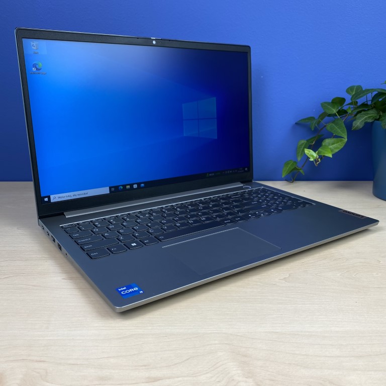 IMG_E2419 Lenovo ThinkPad P15 G2 - Stworzony do zadań specjalnych Szukasz laptopa, który poradzi sobie z każdym wyzwaniem? Poznaj Lenovo ThinkPad P15 G2 - mobilną stację roboczą stworzoną z myślą o profesjonalistach.