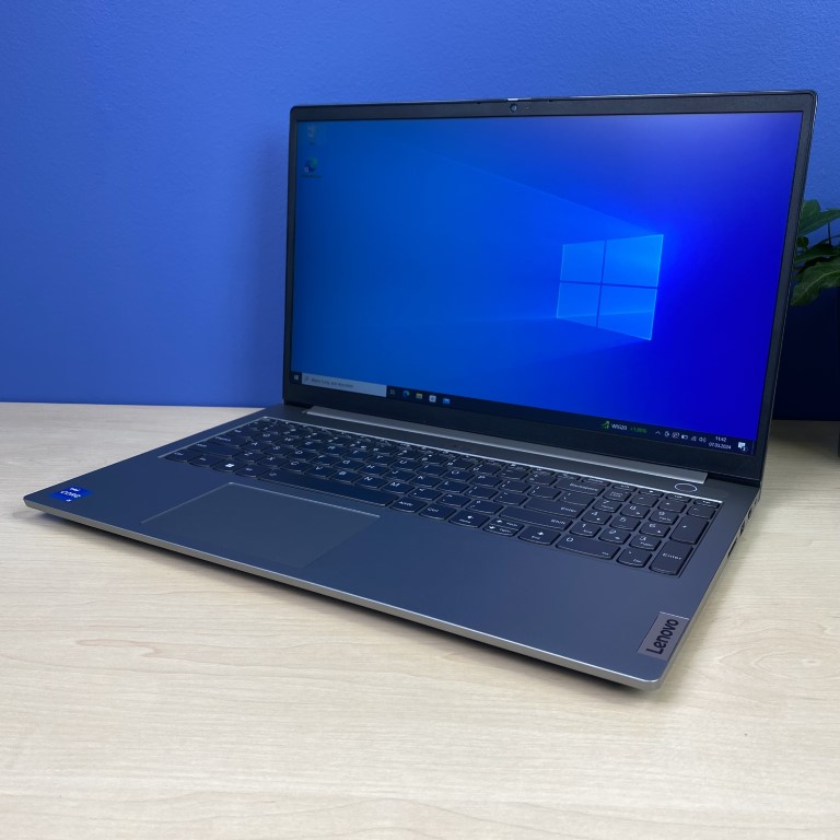 IMG_E2421 Lenovo ThinkPad P15 G2 - Stworzony do zadań specjalnych Szukasz laptopa, który poradzi sobie z każdym wyzwaniem? Poznaj Lenovo ThinkPad P15 G2 - mobilną stację roboczą stworzoną z myślą o profesjonalistach.