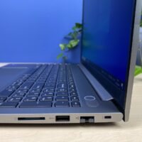 Lenovo ThinkPad P15 G2 - Stworzony do zadań specjalnych Szukasz laptopa, który poradzi sobie z każdym wyzwaniem? Poznaj Lenovo ThinkPad P15 G2 - mobilną stację roboczą stworzoną z myślą o profesjonalistach.