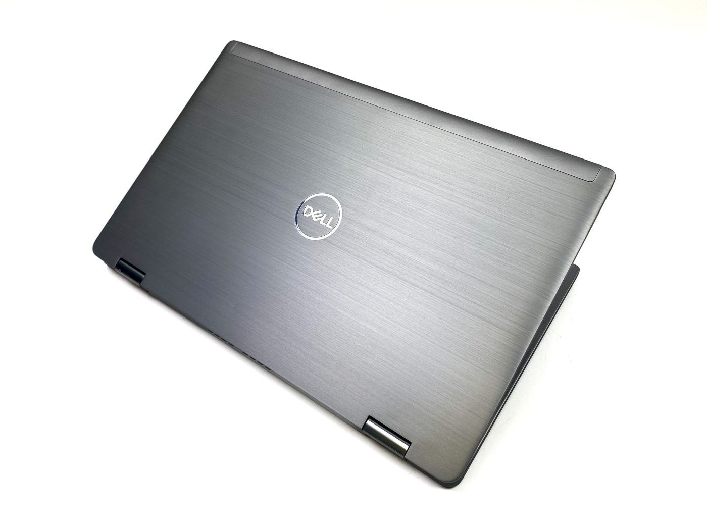 Dell Latitude 7430 2w1: Wydajność i wszechstronność w podróży Poznaj Dell Latitude 7430 2w1 - smukły i lekki laptop, który łączy w sobie wydajność, mobilność i wszechstronność. Ten 14-calowy notebook z procesorem Intel Core i5 12. generacji i 16 GB pamięci RAM poradzi sobie z każdym zadaniem, a długi czas pracy baterii (do 13 godzin) zapewni Ci swobodę pracy przez cały dzień.