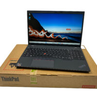 Lenovo ThinkPad L15 Gen 4: Twój niezawodny kompan w biznesie Złap okazję: Nowy laptop Lenovo ThinkPad L15 Gen 4 w oryginalnym pudełku! Szukasz niezawodnego i wydajnego laptopa w super cenie? Mamy dla Ciebie idealną ofertę! Nowe, nieużywane laptopy Lenovo ThinkPad L15 Gen 4 w fabrycznych opakowaniach - niesprzedana końcówka serii!