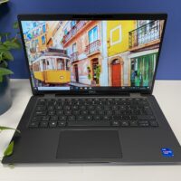 Dell Latitude 7420 2w1 to idealny wybór dla przedsiębiorców ceniących wydajność, bezpieczeństwo i wszechstronność. Dell Latitude 7420 2w1: Wszechstronność i mobilność dla biznesu Poznaj Dell Latitude 7420 2w1 - smukły i lekki laptop biznesowy, który łączy w sobie wydajność, mobilność i wszechstronność. Ten 14-calowy notebook z procesorem Intel Core i7 11. generacji i 16 GB pamięci RAM poradzi sobie z każdym zadaniem, a długi czas pracy baterii (do 13 godzin) zapewni Ci swobodę pracy przez cały dzień.