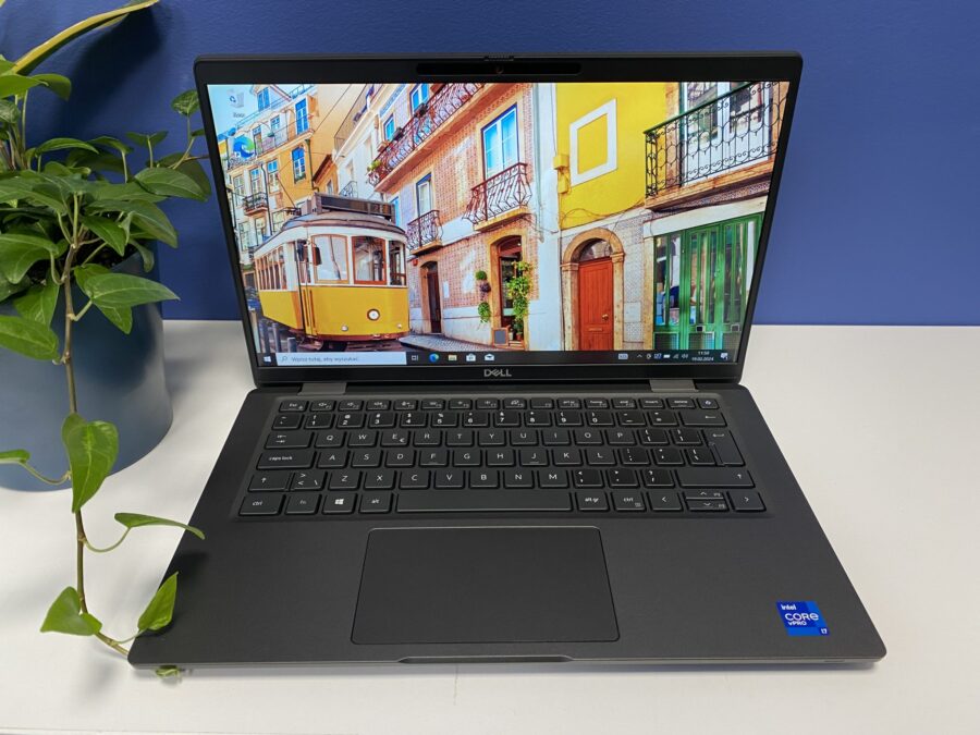 Dell Latitude 7420 2w1 to idealny wybór dla przedsiębiorców ceniących wydajność, bezpieczeństwo i wszechstronność. Dell Latitude 7420 2w1: Wszechstronność i mobilność dla biznesu Poznaj Dell Latitude 7420 2w1 - smukły i lekki laptop biznesowy, który łączy w sobie wydajność, mobilność i wszechstronność. Ten 14-calowy notebook z procesorem Intel Core i7 11. generacji i 16 GB pamięci RAM poradzi sobie z każdym zadaniem, a długi czas pracy baterii (do 13 godzin) zapewni Ci swobodę pracy przez cały dzień.