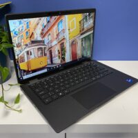 Dell Latitude 7420 2w1 to idealny wybór dla przedsiębiorców ceniących wydajność, bezpieczeństwo i wszechstronność. Dell Latitude 7420 2w1: Wszechstronność i mobilność dla biznesu Poznaj Dell Latitude 7420 2w1 - smukły i lekki laptop biznesowy, który łączy w sobie wydajność, mobilność i wszechstronność. Ten 14-calowy notebook z procesorem Intel Core i7 11. generacji i 16 GB pamięci RAM poradzi sobie z każdym zadaniem, a długi czas pracy baterii (do 13 godzin) zapewni Ci swobodę pracy przez cały dzień.