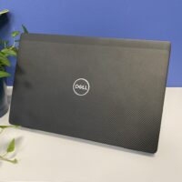 Dell Latitude 7420 2w1 to idealny wybór dla przedsiębiorców ceniących wydajność, bezpieczeństwo i wszechstronność. Dell Latitude 7420 2w1: Wszechstronność i mobilność dla biznesu Poznaj Dell Latitude 7420 2w1 - smukły i lekki laptop biznesowy, który łączy w sobie wydajność, mobilność i wszechstronność. Ten 14-calowy notebook z procesorem Intel Core i7 11. generacji i 16 GB pamięci RAM poradzi sobie z każdym zadaniem, a długi czas pracy baterii (do 13 godzin) zapewni Ci swobodę pracy przez cały dzień.