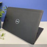 Dell Latitude 7420 2w1 to idealny wybór dla przedsiębiorców ceniących wydajność, bezpieczeństwo i wszechstronność. Dell Latitude 7420 2w1: Wszechstronność i mobilność dla biznesu Poznaj Dell Latitude 7420 2w1 - smukły i lekki laptop biznesowy, który łączy w sobie wydajność, mobilność i wszechstronność. Ten 14-calowy notebook z procesorem Intel Core i7 11. generacji i 16 GB pamięci RAM poradzi sobie z każdym zadaniem, a długi czas pracy baterii (do 13 godzin) zapewni Ci swobodę pracy przez cały dzień.