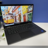 Dell Latitude 7420 2w1 to idealny wybór dla przedsiębiorców ceniących wydajność, bezpieczeństwo i wszechstronność. Dell Latitude 7420 2w1: Wszechstronność i mobilność dla biznesu Poznaj Dell Latitude 7420 2w1 - smukły i lekki laptop biznesowy, który łączy w sobie wydajność, mobilność i wszechstronność. Ten 14-calowy notebook z procesorem Intel Core i7 11. generacji i 16 GB pamięci RAM poradzi sobie z każdym zadaniem, a długi czas pracy baterii (do 13 godzin) zapewni Ci swobodę pracy przez cały dzień.