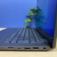 Dell Latitude 7420 2w1 to idealny wybór dla przedsiębiorców ceniących wydajność, bezpieczeństwo i wszechstronność. Dell Latitude 7420 2w1: Wszechstronność i mobilność dla biznesu Poznaj Dell Latitude 7420 2w1 - smukły i lekki laptop biznesowy, który łączy w sobie wydajność, mobilność i wszechstronność. Ten 14-calowy notebook z procesorem Intel Core i7 11. generacji i 16 GB pamięci RAM poradzi sobie z każdym zadaniem, a długi czas pracy baterii (do 13 godzin) zapewni Ci swobodę pracy przez cały dzień.