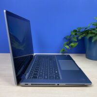 Dell Latitude 7420 2w1 to idealny wybór dla przedsiębiorców ceniących wydajność, bezpieczeństwo i wszechstronność. Dell Latitude 7420 2w1: Wszechstronność i mobilność dla biznesu Poznaj Dell Latitude 7420 2w1 - smukły i lekki laptop biznesowy, który łączy w sobie wydajność, mobilność i wszechstronność. Ten 14-calowy notebook z procesorem Intel Core i7 11. generacji i 16 GB pamięci RAM poradzi sobie z każdym zadaniem, a długi czas pracy baterii (do 13 godzin) zapewni Ci swobodę pracy przez cały dzień.