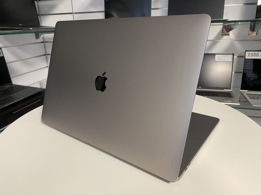 Apple MacBook Pro A2141: Wydajność i piękno w jednym! Szukasz laptopa, który łączy w sobie imponującą wydajność, oszałamiający wyświetlacz i elegancki design? Apple MacBook Pro A2141 to idealny wybór dla profesjonalistów i twórców, którzy potrzebują niezawodnego urządzenia do realizacji swoich ambitnych projektów.