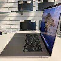 Apple MacBook Pro A2141: Wydajność i piękno w jednym! Szukasz laptopa, który łączy w sobie imponującą wydajność, oszałamiający wyświetlacz i elegancki design? Apple MacBook Pro A2141 to idealny wybór dla profesjonalistów i twórców, którzy potrzebują niezawodnego urządzenia do realizacji swoich ambitnych projektów.