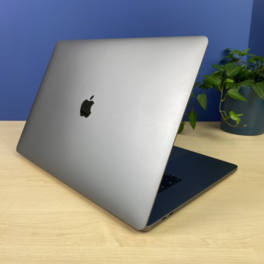 Apple MacBook Pro A2141: Wydajność i piękno w jednym! Szukasz laptopa, który łączy w sobie imponującą wydajność, oszałamiający wyświetlacz i elegancki design? Apple MacBook Pro A2141 to idealny wybór dla profesjonalistów i twórców, którzy potrzebują niezawodnego urządzenia do realizacji swoich ambitnych projektów.