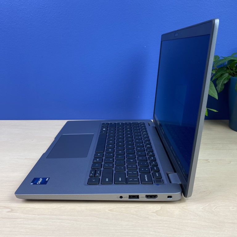 Laptop Dell Latitude 5440 BOX NEW - poczuj różnicę! Twój biznesowy kompan w podróży! Szukasz solidnego i wydajnego laptopa, który sprawdzi się zarówno w biurze, jak i w podróży? Mamy dla Ciebie idealną propozycję - Dell Latitude 5440