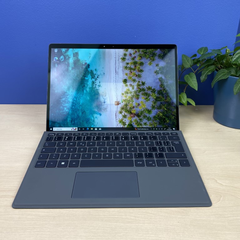Dell latitude 7320 Dell Latitude 7320 - Wydajność i mobilność w jednym! Pracuj wydajnie i komfortowo gdziekolwiek jesteś z laptopem Dell Latitude 7320. Ten smukły i lekki notebook został zaprojektowany z myślą o mobilnych profesjonalistach, którzy potrzebują niezawodnego urządzenia do pracy w podróży.