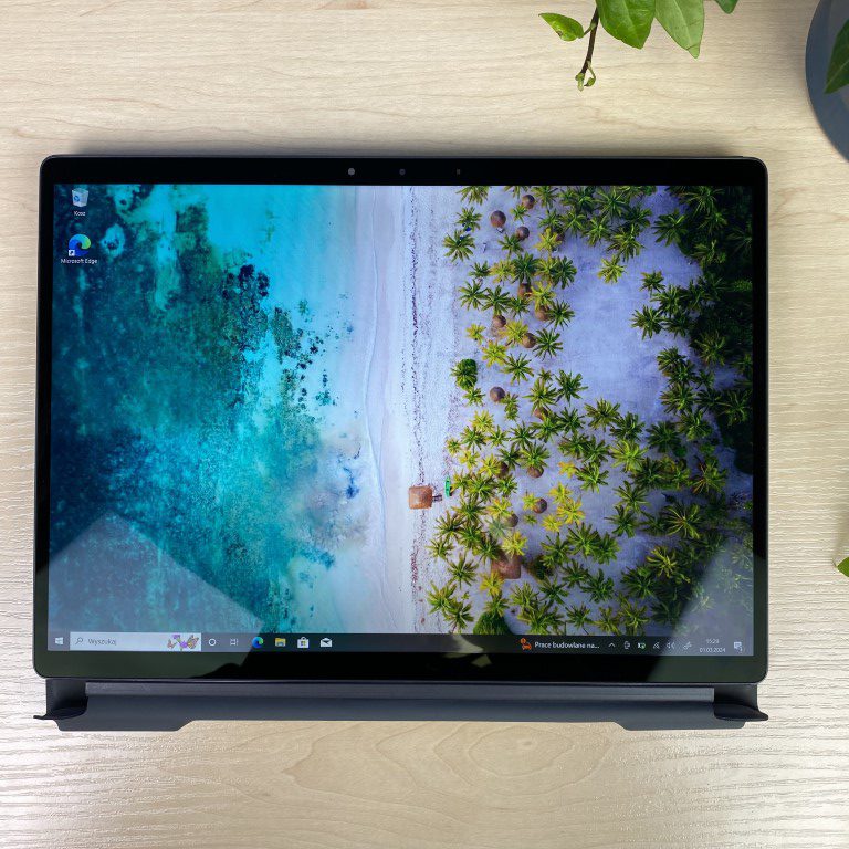 Dell latitude 7320 Dell Latitude 7320 - Wydajność i mobilność w jednym! Pracuj wydajnie i komfortowo gdziekolwiek jesteś z laptopem Dell Latitude 7320. Ten smukły i lekki notebook został zaprojektowany z myślą o mobilnych profesjonalistach, którzy potrzebują niezawodnego urządzenia do pracy w podróży.