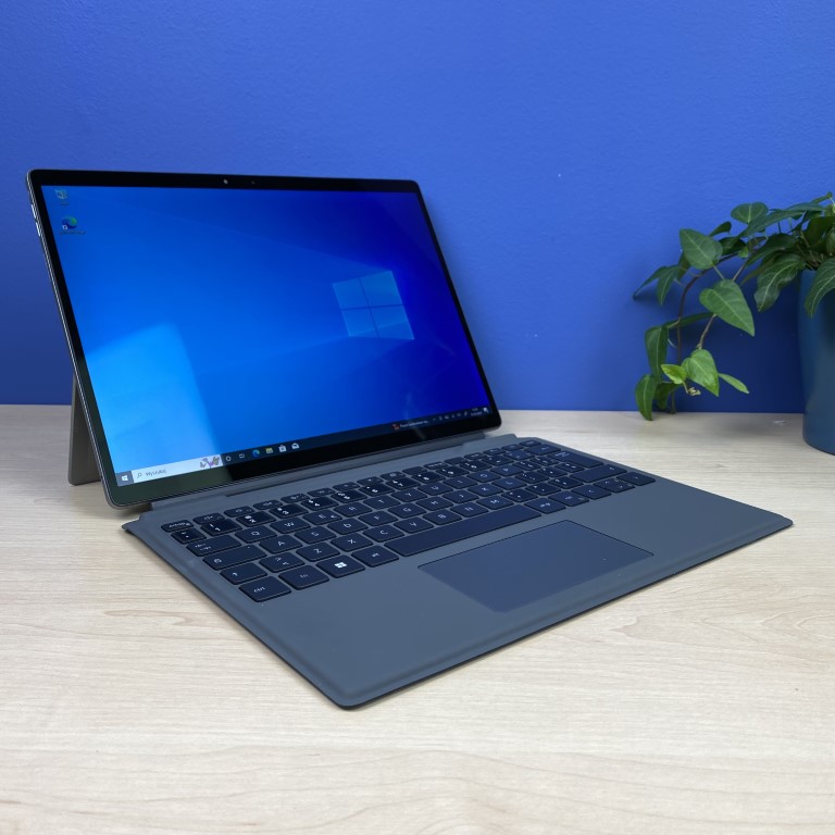 Dell latitude 7320 Dell Latitude 7320 - Wydajność i mobilność w jednym! Pracuj wydajnie i komfortowo gdziekolwiek jesteś z laptopem Dell Latitude 7320. Ten smukły i lekki notebook został zaprojektowany z myślą o mobilnych profesjonalistach, którzy potrzebują niezawodnego urządzenia do pracy w podróży.