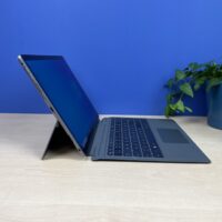 Dell Latitude 7320 - Wydajność i mobilność w jednym! Pracuj wydajnie i komfortowo gdziekolwiek jesteś z laptopem Dell Latitude 7320. Ten smukły i lekki notebook został zaprojektowany z myślą o mobilnych profesjonalistach, którzy potrzebują niezawodnego urządzenia do pracy w podróży.